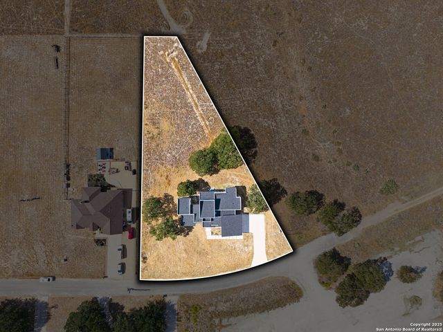 147 Las Palomas, La Vernia, TX 78121