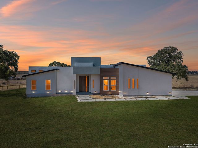 147 Las Palomas, La Vernia, TX 78121
