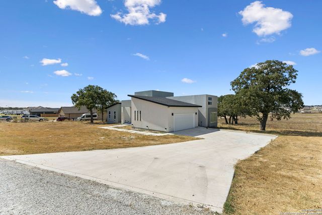 147 Las Palomas, La Vernia, TX 78121