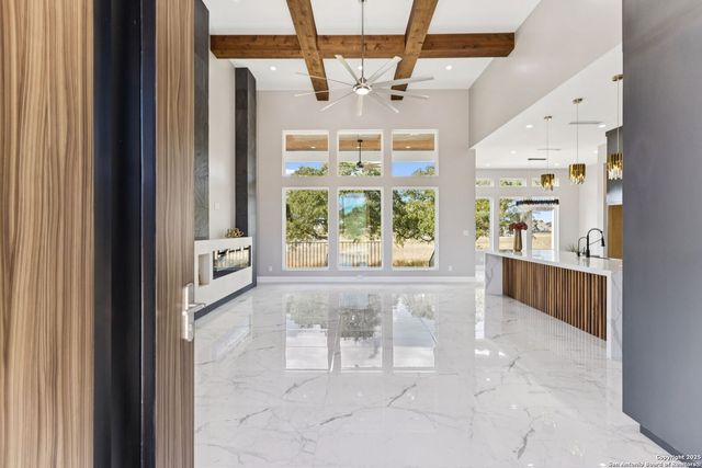 147 Las Palomas, La Vernia, TX 78121