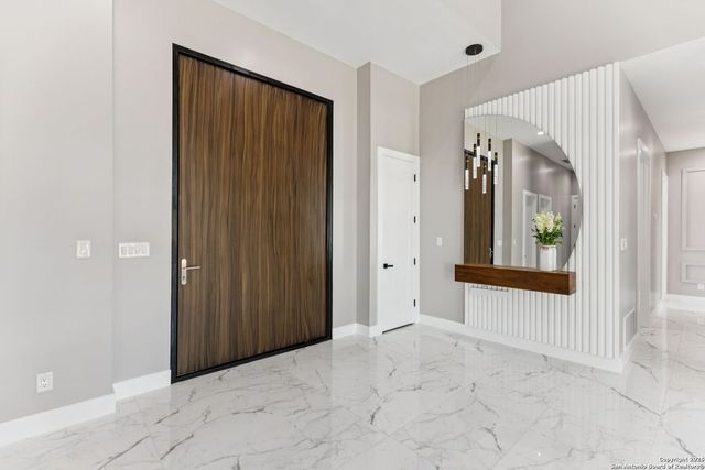 147 Las Palomas, La Vernia, TX 78121