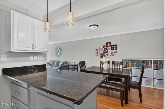 19 Gingerbread Lane, Albany, NY 12208