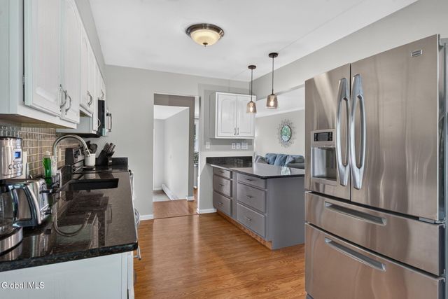 19 Gingerbread Lane, Albany, NY 12208
