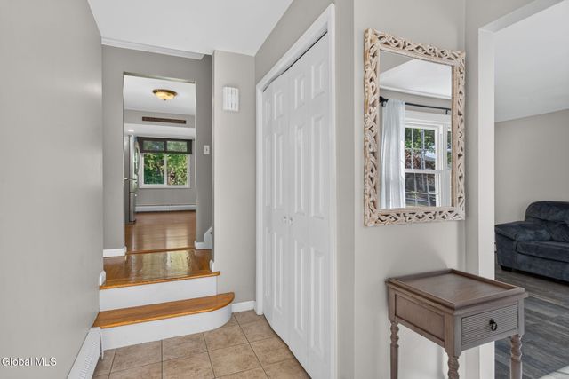 19 Gingerbread Lane, Albany, NY 12208