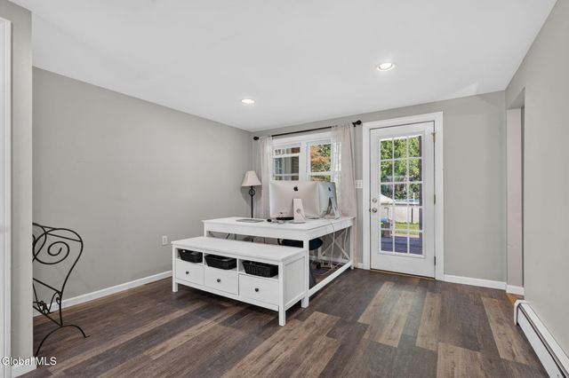 19 Gingerbread Lane, Albany, NY 12208