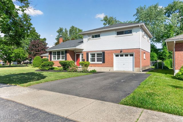 19 Gingerbread Lane, Albany, NY 12208
