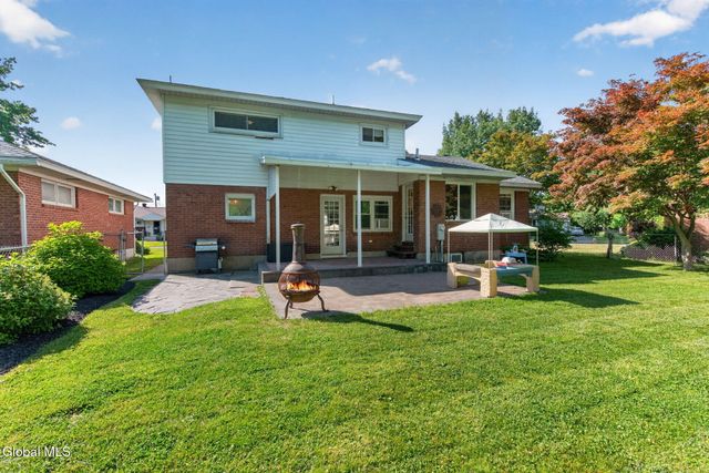 19 Gingerbread Lane, Albany, NY 12208