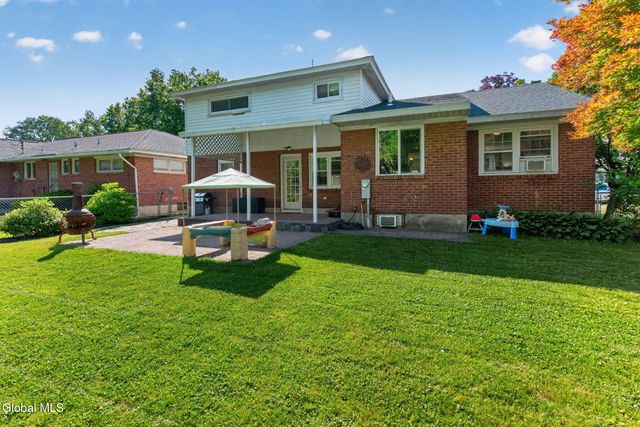 19 Gingerbread Lane, Albany, NY 12208