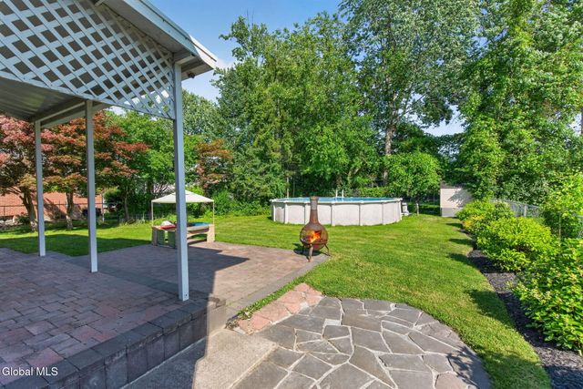 19 Gingerbread Lane, Albany, NY 12208