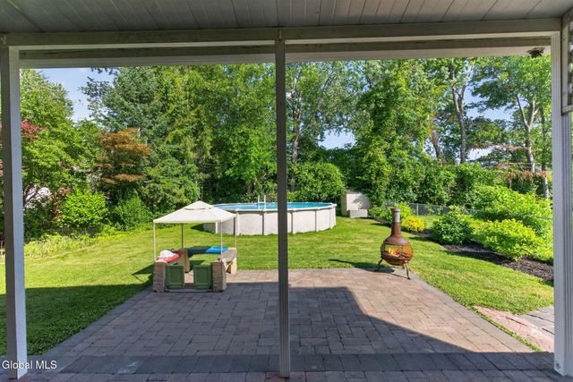 19 Gingerbread Lane, Albany, NY 12208