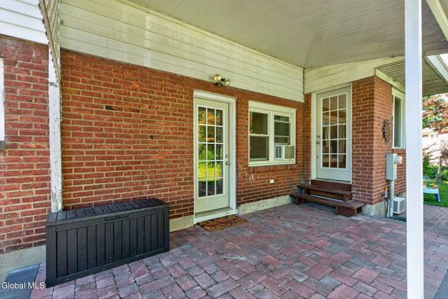 19 Gingerbread Lane, Albany, NY 12208