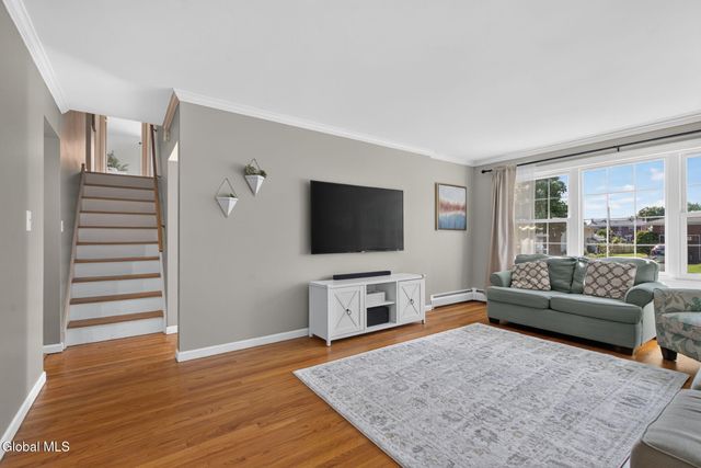 19 Gingerbread Lane, Albany, NY 12208
