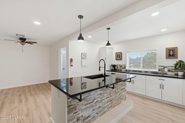 1141 N Paseo Del Cervato, Green Valley, AZ 85614