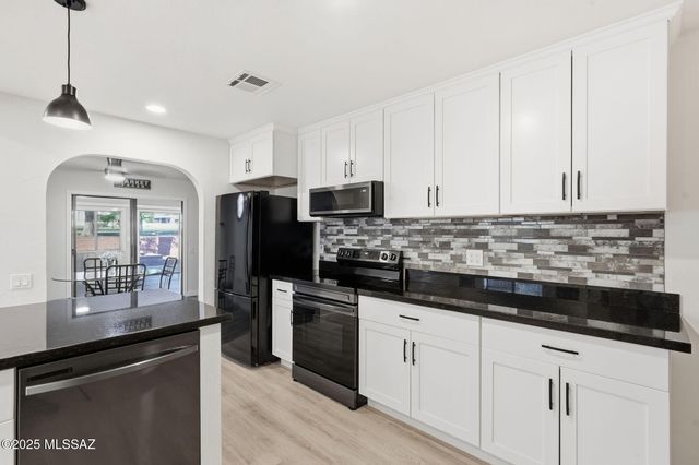 1141 N Paseo Del Cervato, Green Valley, AZ 85614