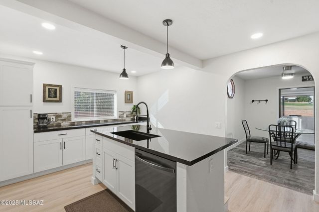 1141 N Paseo Del Cervato, Green Valley, AZ 85614