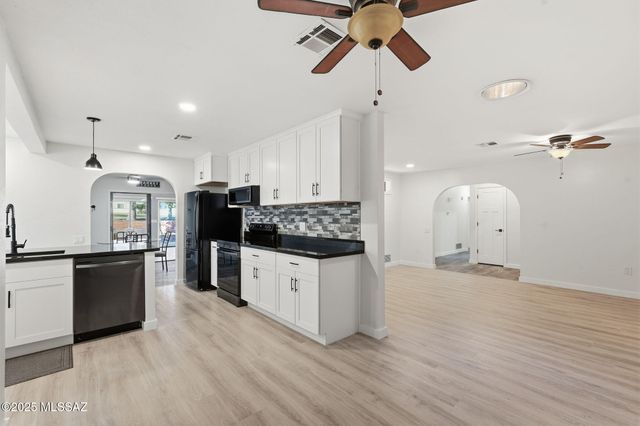 1141 N Paseo Del Cervato, Green Valley, AZ 85614