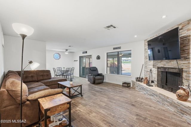 1141 N Paseo Del Cervato, Green Valley, AZ 85614