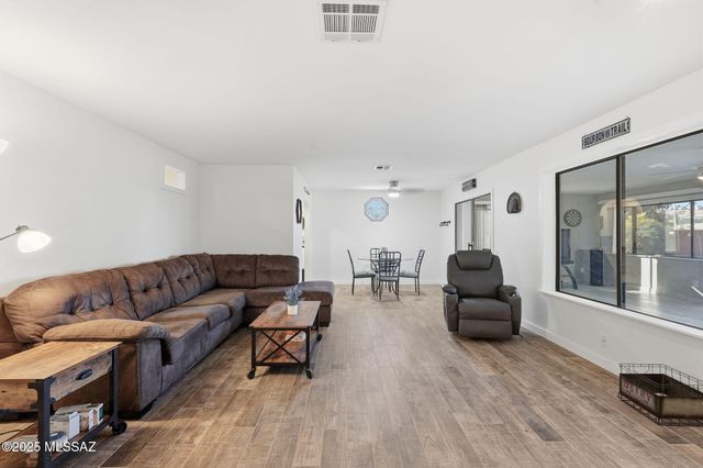 1141 N Paseo Del Cervato, Green Valley, AZ 85614