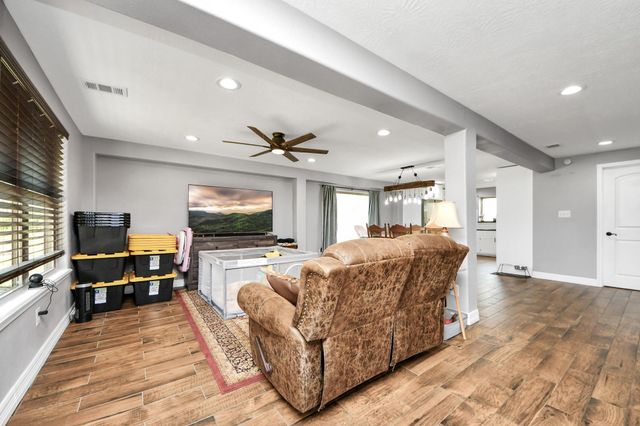 130 County Road 3470 N, Cleveland, TX 77327