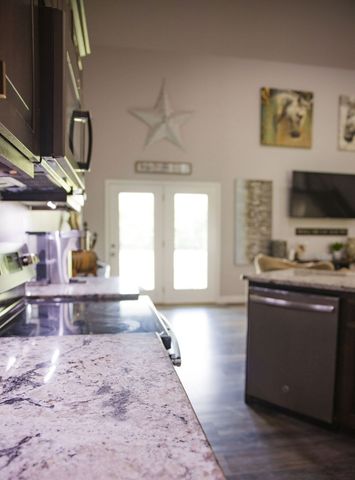 5761 Lexie Beans Creek Rd, Belvidere, TN 37306