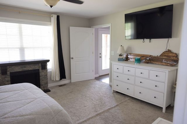 5761 Lexie Beans Creek Rd, Belvidere, TN 37306