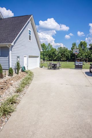 5761 Lexie Beans Creek Rd, Belvidere, TN 37306