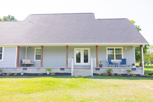 5761 Lexie Beans Creek Rd, Belvidere, TN 37306