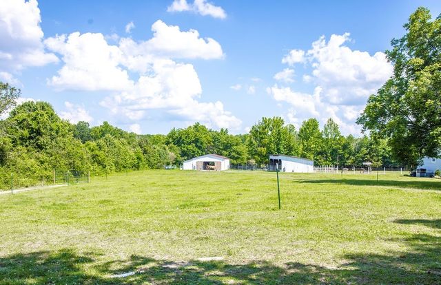 5761 Lexie Beans Creek Rd, Belvidere, TN 37306