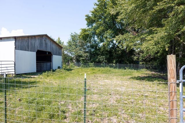 5761 Lexie Beans Creek Rd, Belvidere, TN 37306