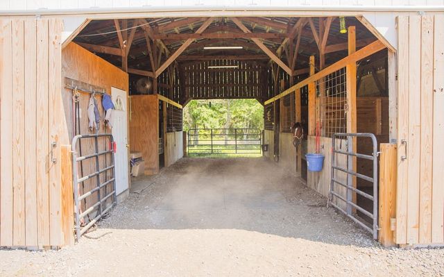 5761 Lexie Beans Creek Rd, Belvidere, TN 37306