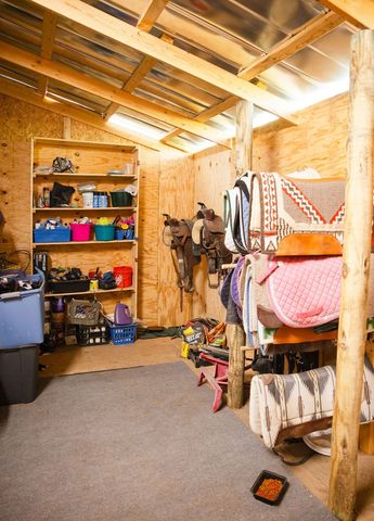 5761 Lexie Beans Creek Rd, Belvidere, TN 37306