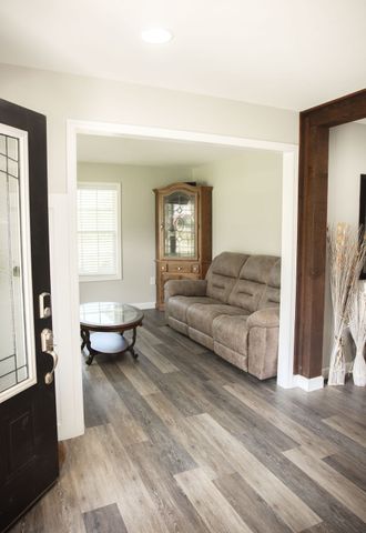 5761 Lexie Beans Creek Rd, Belvidere, TN 37306