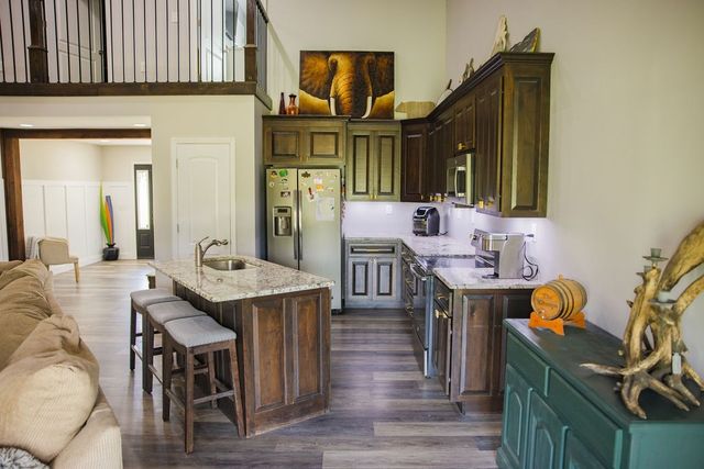 5761 Lexie Beans Creek Rd, Belvidere, TN 37306