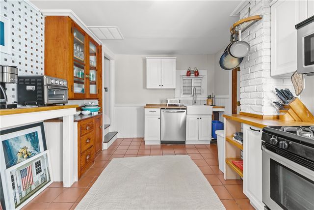 35 Pope Street, Newport, RI 02840