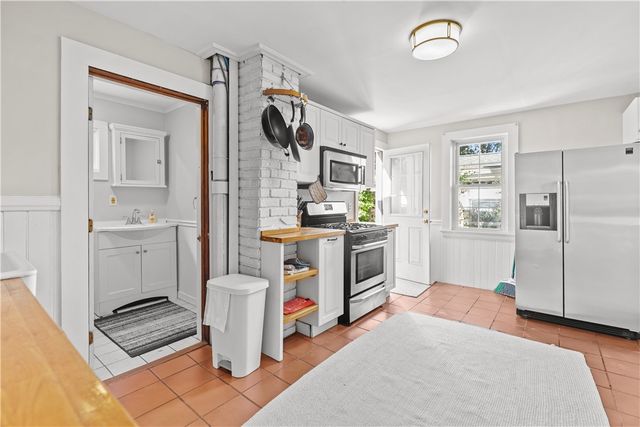 35 Pope Street, Newport, RI 02840