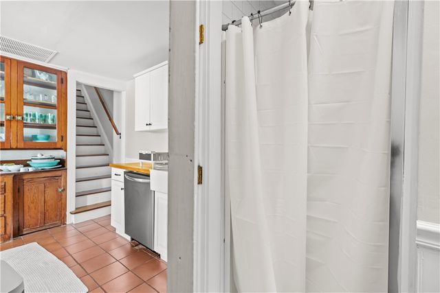 35 Pope Street, Newport, RI 02840