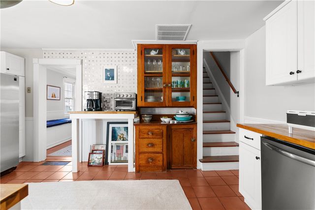 35 Pope Street, Newport, RI 02840