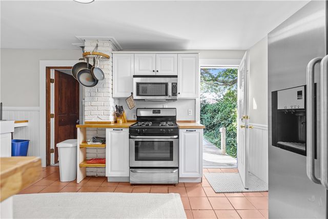 35 Pope Street, Newport, RI 02840