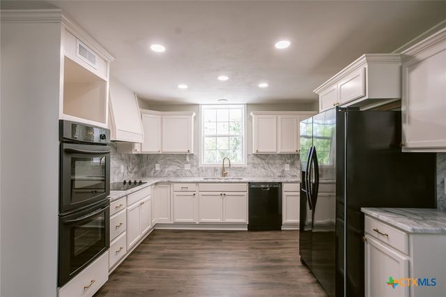 2807 Bluebonnet Street, Victoria, TX 77901