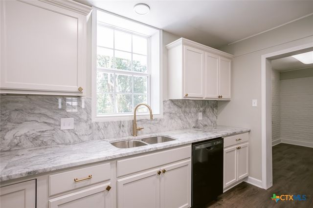 2807 Bluebonnet Street, Victoria, TX 77901