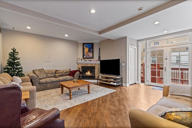 2553 N Southport Avenue 2R, Chicago, IL 60614