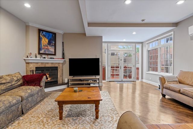 2553 N Southport Avenue 2R, Chicago, IL 60614