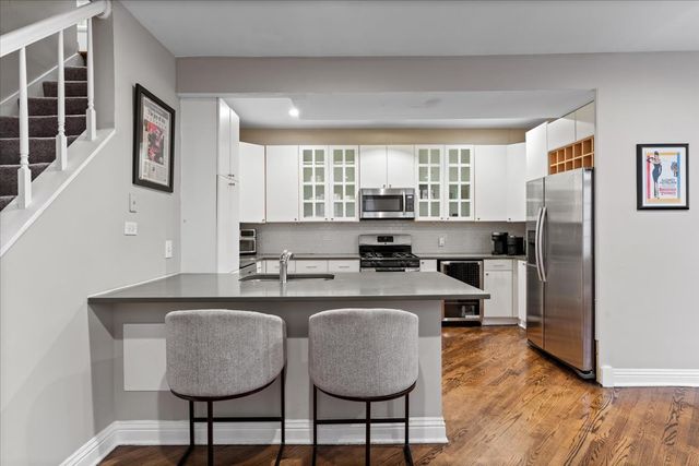 2553 N Southport Avenue 2R, Chicago, IL 60614