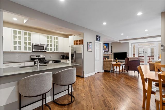 2553 N Southport Avenue 2R, Chicago, IL 60614