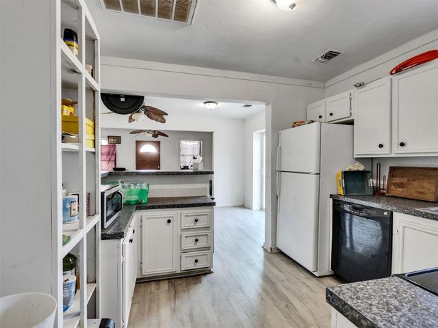 2024 Beverly Lane, Sealy, TX 77474