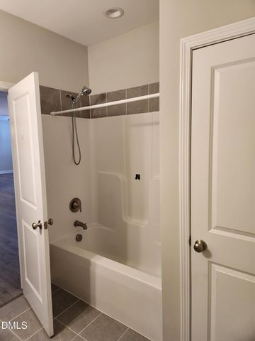 1528 Vergeland Drive, Hope Mills, NC 28348