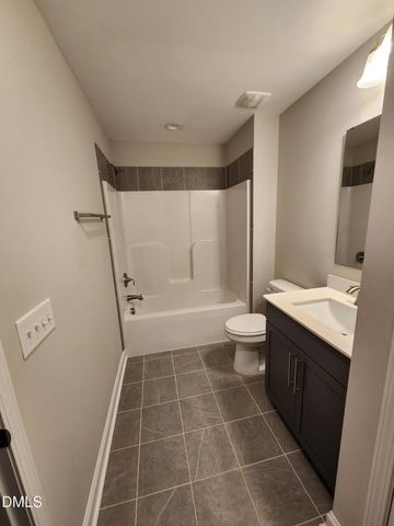 1528 Vergeland Drive, Hope Mills, NC 28348