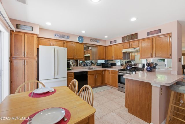 1905 Edwards Lane 1923, Toms River, NJ 08753