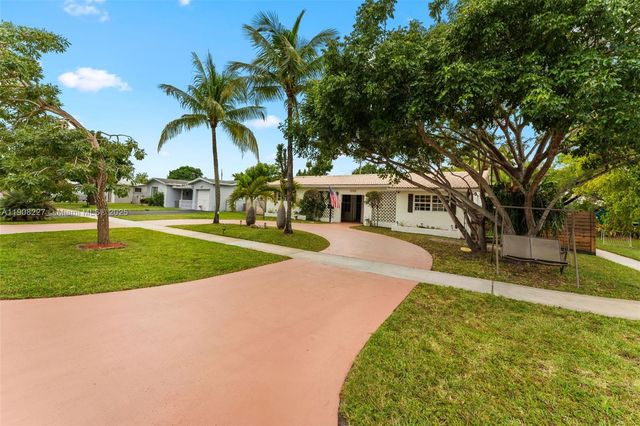 1220 E Hawthorne Cir, Hollywood, FL 33021