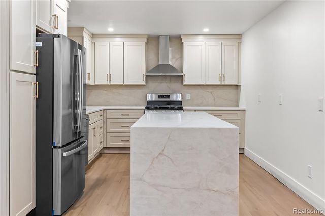 6742 Canterbury Court, Shelby Twp, MI 48316